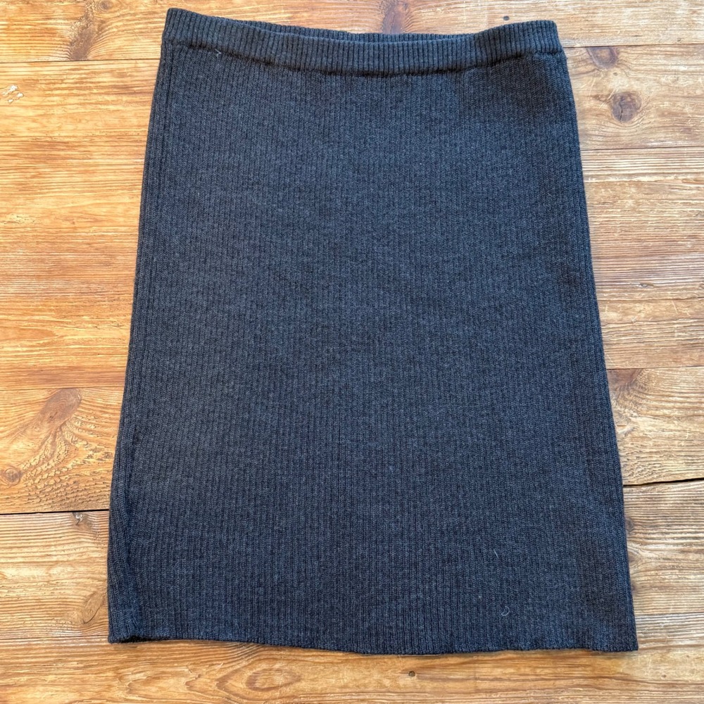 Bloomingdales Petites Dark Gray Merino Wool Rib Knit Pencil Skirt Italian PM EUC